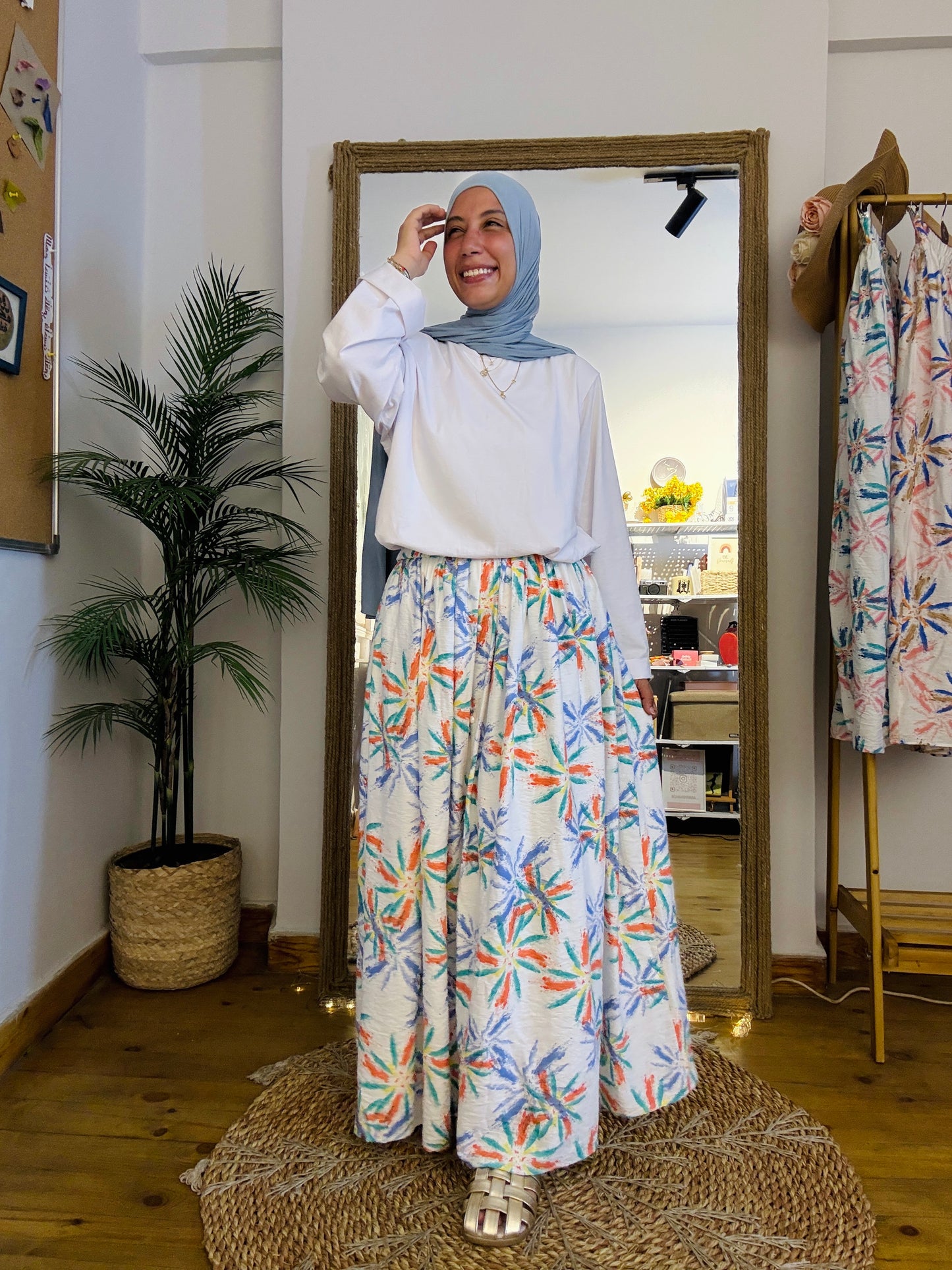 FLOWER SKIRT - جيب ورد