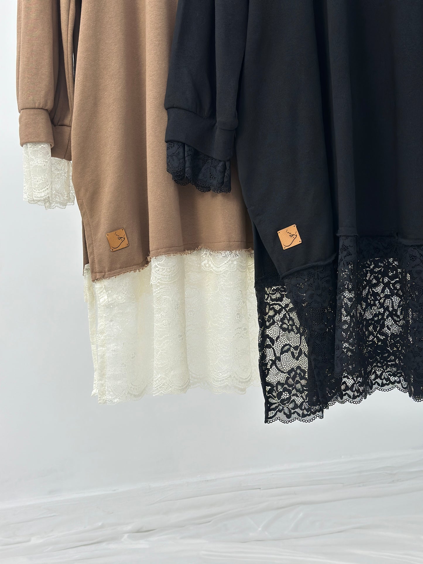 Melton Lace-Trim Sweatshirt Over Size --  سويت شيرت دانتيل Drop 13 🍂شتوية ٢٦