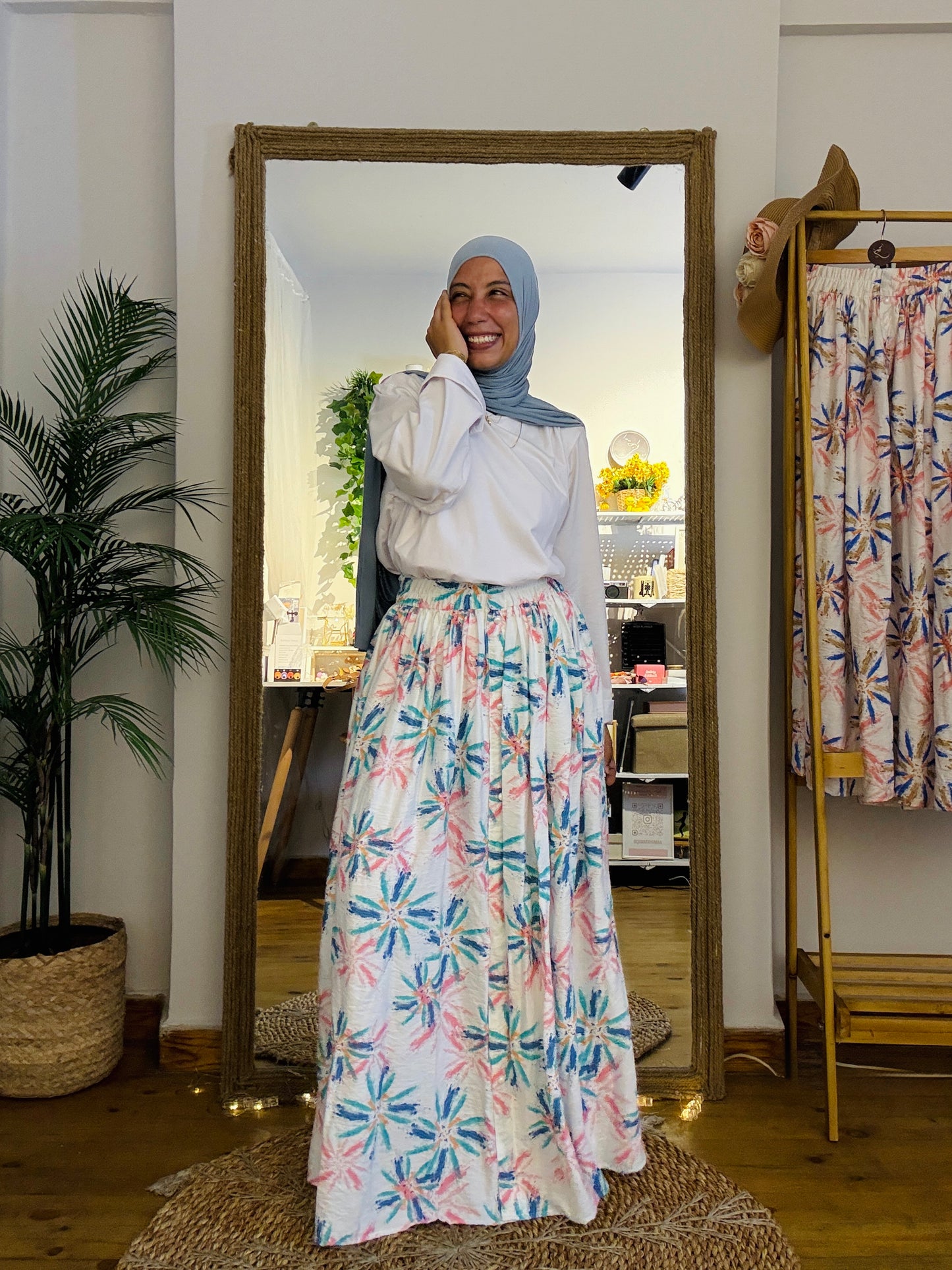 FLOWER SKIRT - جيب ورد